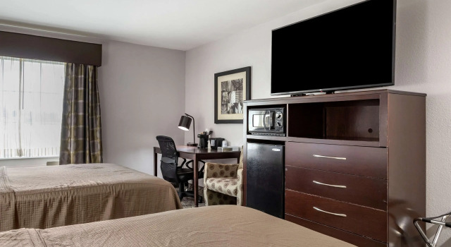 Четырёхместный номер Standard Best Western Oakdale Inn