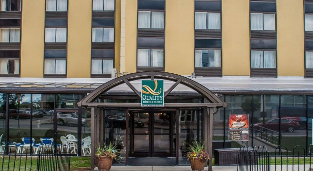 Полулюкс Quality Hotel & Suites At The Falls