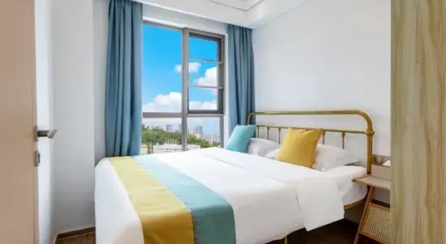 Люкс с 2 комнатами с балконом и с видом на озеро Sanmu Yuguang Diary Homestay (JinjilingSanya Bay Jinjiling Store)