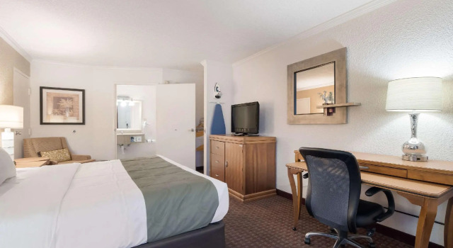 Двухместный номер Standard Quality Inn & Suites Lake Havasu City