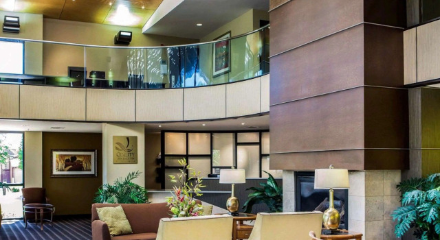 Quality Inn & Suites Peoria North, Забронировать Отель Пеория Иллинойс