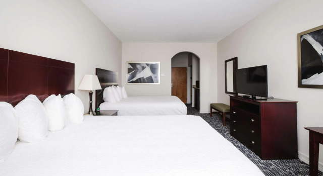 Четырёхместный номер Standard Best Western Sugarland Inn