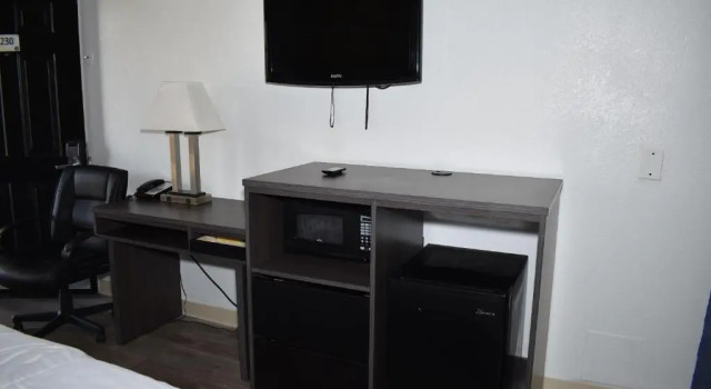 Четырёхместный номер Standard Super 8 by Wyndham Fredericksburg