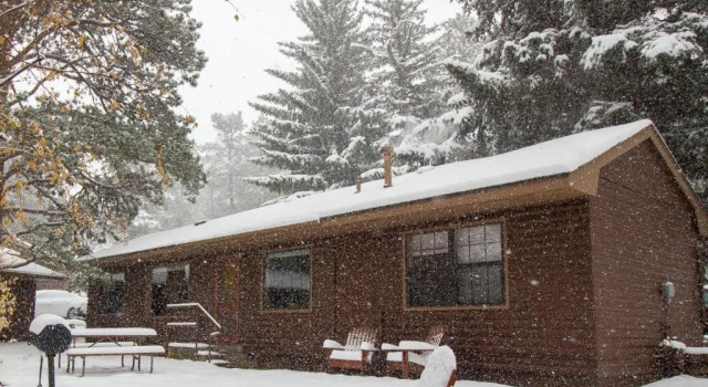Коттедж с 2 комнатами Castle Mountain Lodge