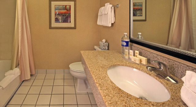 Двухместный номер Standard Courtyard Hartford Cromwell