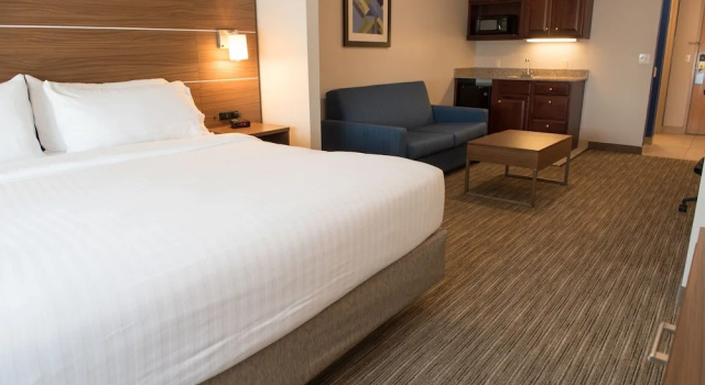 Двухместный люкс Holiday Inn Express Hotel & Suites Elkhart-South by IHG