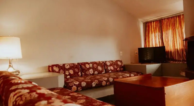 Трёхместный номер Standard с балконом Plaza Inn Week Inn