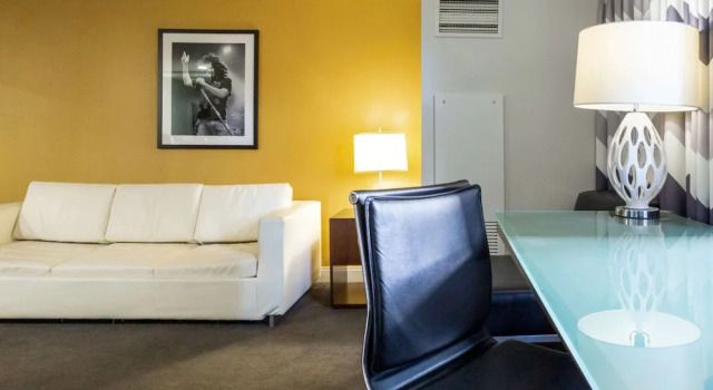 Люкс Comfort Inn & Suites Baltimore Inner Harbor