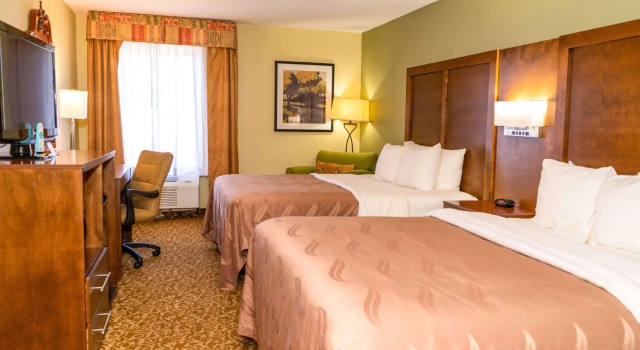 Четырёхместный номер Standard Quality Inn Whiteville North