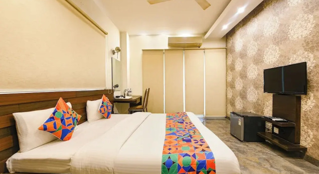 Номер Premium FabHotel Micasa Near Leisure Valley Park - Iffco Chowk
