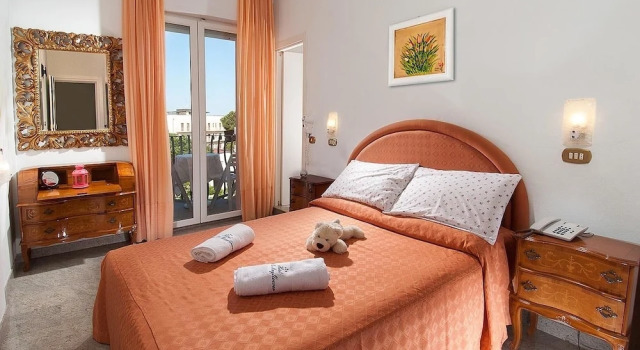 Двухместный номер Standard с балконом и с частичным видом на море Mayflower Beach Hotel