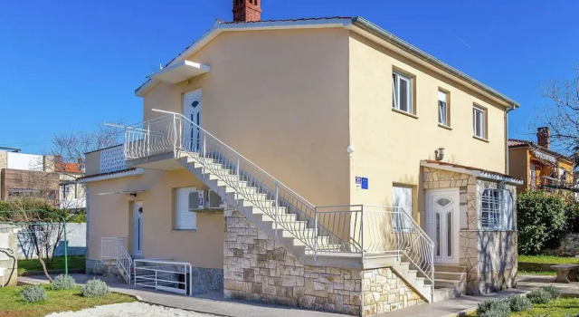 Apartment With Terrace and Pet-friendly