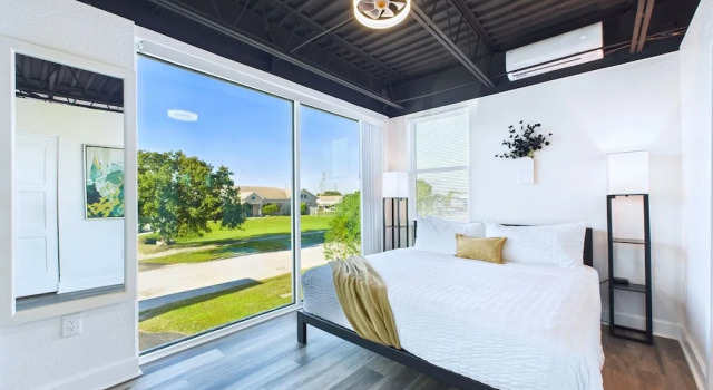 Rocket Launch View Loft Near Beach Port-unit 209, Varaa Huoneisto Cape Canaveral Space Coast