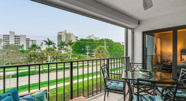 Апартаменты Beachy Marco Island Condo With Resort Amenities!
