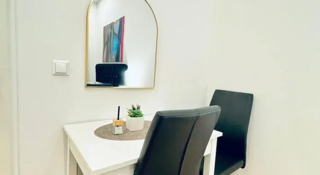 Elegant Five Bedroom Residence Alterlaa