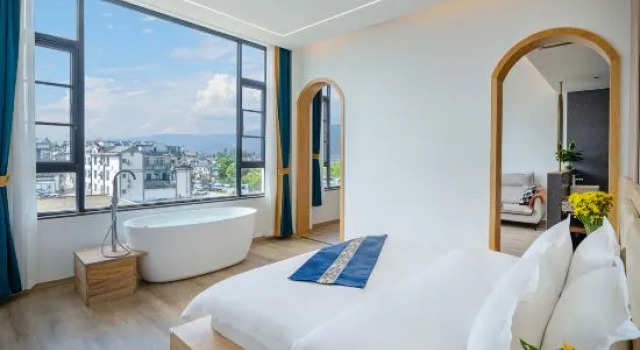 Двухместный люкс Famous Garden Inn (Dali Ancient City Branch)