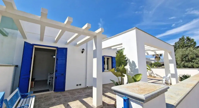 Коттедж Blue Sky Cottage Just a few Steps From the Beach