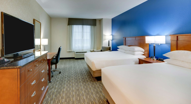 Четырёхместный номер Deluxe Drury Inn & Suites Sikeston, MO