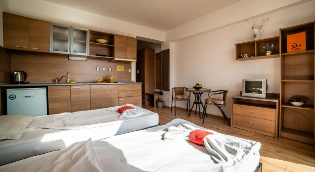 Step Hotel, Забронировать Отель Отели Солнечного берега с парковкой, рядом с Танцевальный клуб Den Glade Viking, Парковка