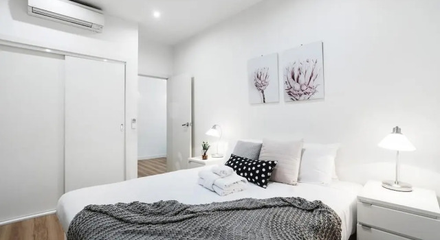 Апартаменты Premium с 3 комнатами с балконом Corporate Stayz at Collins