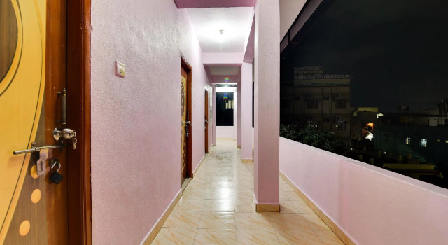 SPOT ON 48566 R.R Residency, Rezervovat Hotel Hotely v Andhra Pradesh s parkováním, Parkování