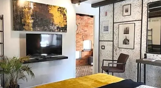 Enthusiast I Signature Place