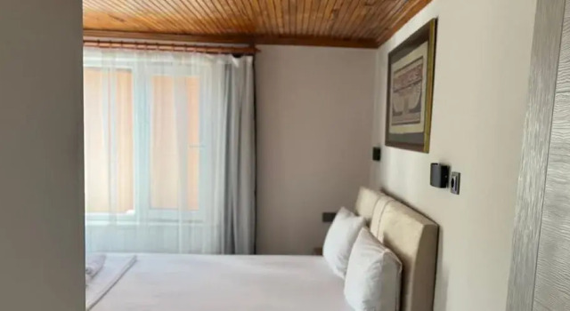 Alis, Rezerwuj Hostel Egirdir 