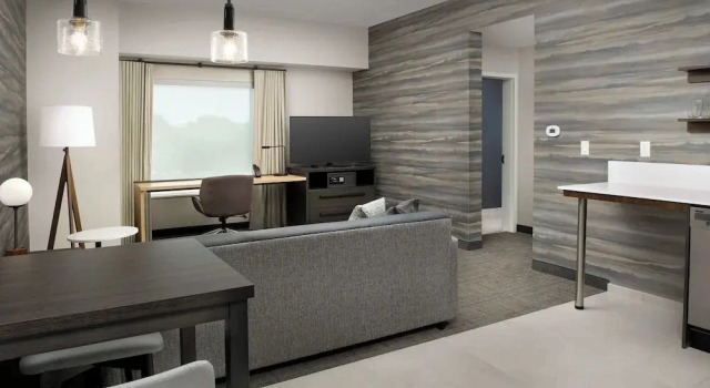Двухместный люкс с видом на сад Residence Inn Doral Mall Area