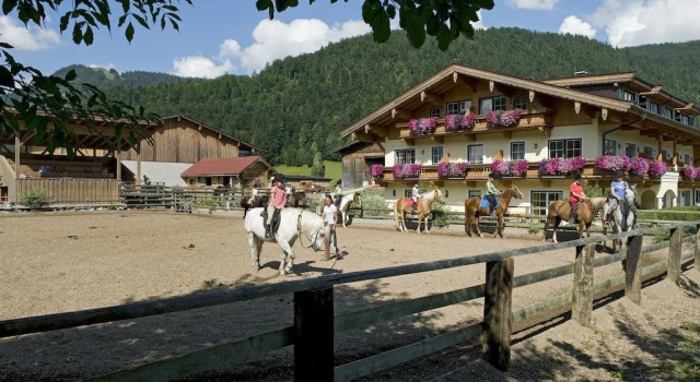Gasthaus Mitterjager, Забронировать Отель Отели Тироля с парковкой, Парковка