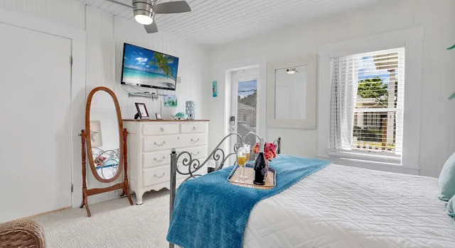 Hibiscus House Bed Breakfast Inn Turtle Room Bed-ada