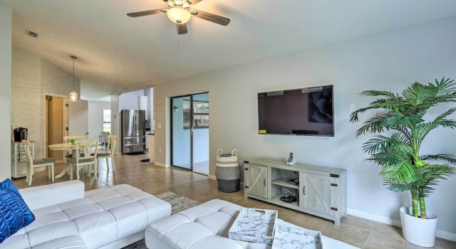 Charming Palm Bay Retreat w/ Spacious Yard!, Rezerwuj Dom wakacyjny Palm Bay Space Coast
