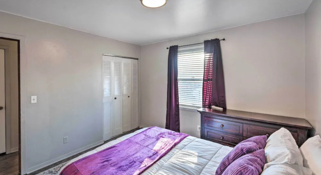 Family-Friendly Rockford Home w/ Private Yard, Забронировать Отель Отели Иллинойс 3 звезды, 3*