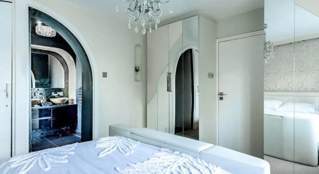 Вилла Gatsby Villa London with Garden & Hot Tub