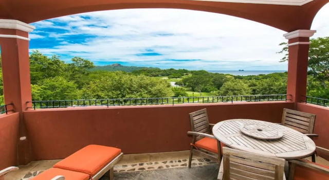 Номер Standard Recently Renovated Luxury Condo with Resort-Style Beach Club Access and Ocean Views