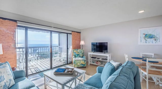 Oceanfront Condo with pool - Walk to the Tiki Bar, Забронировать Отель Каролина-бич Уилмингтон
