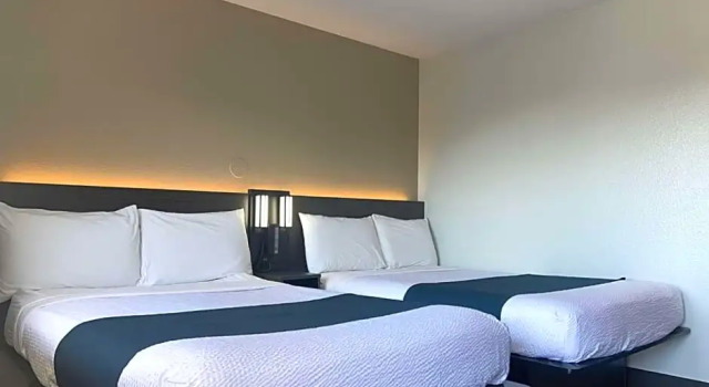 Номер Deluxe Motel 6-Tulare, CA