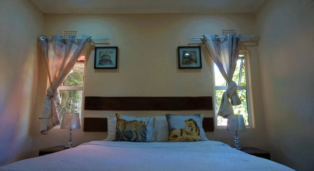 Коттедж Tasha Lodge and Tours