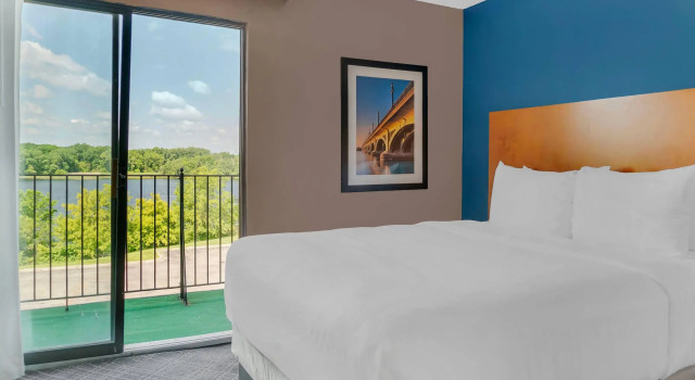 Четырёхместный люкс Comfort Suites Auburn Hills-Detroit
