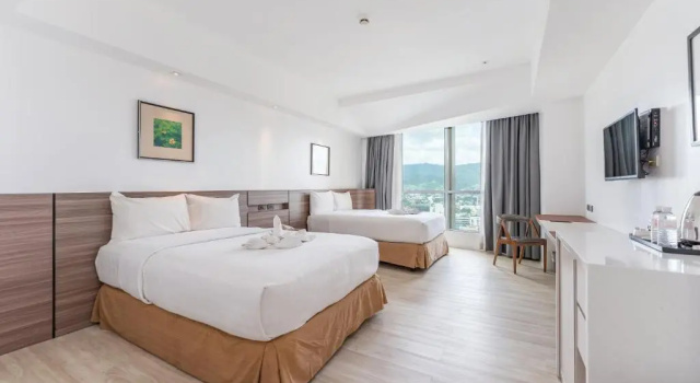 Двухместный номер Deluxe Crown Regency Hotel & Towers
