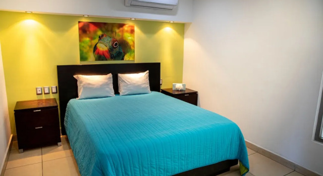 Полулюкс с балконом и с видом на океан Ramada by Wyndham Acapulco Hotel & Suites