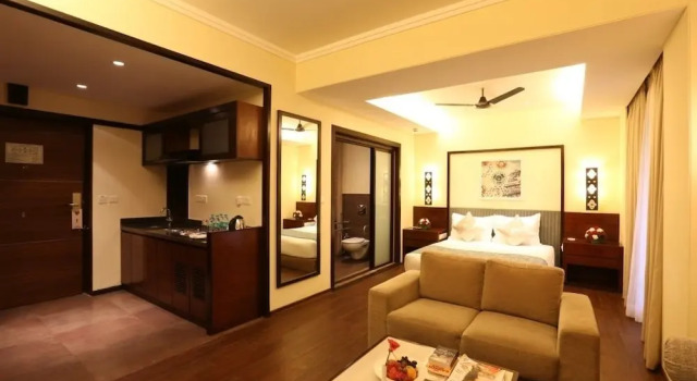 Люкс Deluxe с балконом Deltin Suites