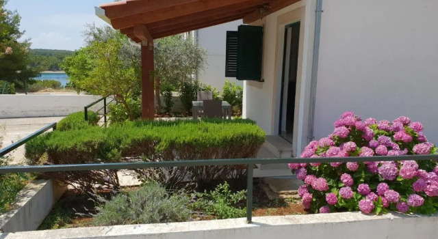 Студия Apartment Milna - with Swimming Pool & Amazing Seaviews, above Bijaka Beach