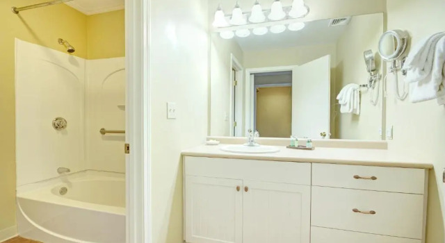 Люкс Deluxe Club Wyndham Newport Overlook