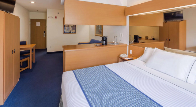 Люкс Microtel Inn & Suites by Wyndham Culiacán