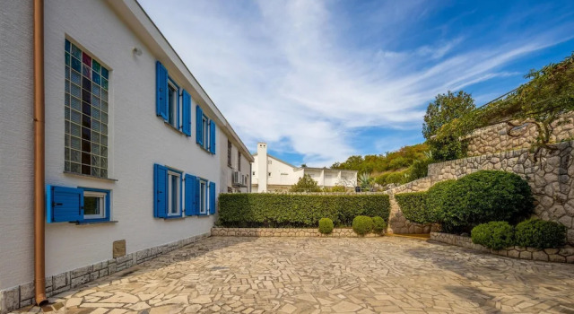 Awesome Home in Dramalj With Wifi and 5 Bedrooms