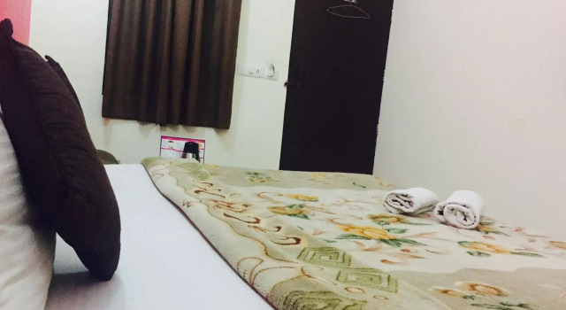 OYO 9148 Hotel Global Inn