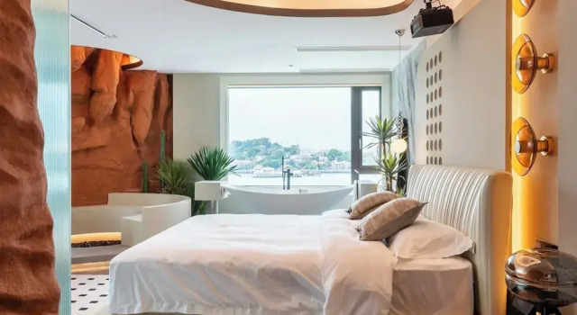 Номер Luxury NiaoDao Seaview Hotel