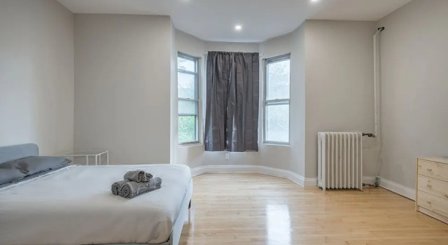 Апартаменты Beautiful 5BR in the HEART of Mile-End