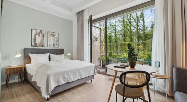 Люкс с балконом Limehome Munich Fritz-Erler Str