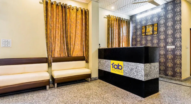 FabHotel Golden Manor Inn, Забронировать Отель Отели штата Раджастхана с парковкой, Парковка